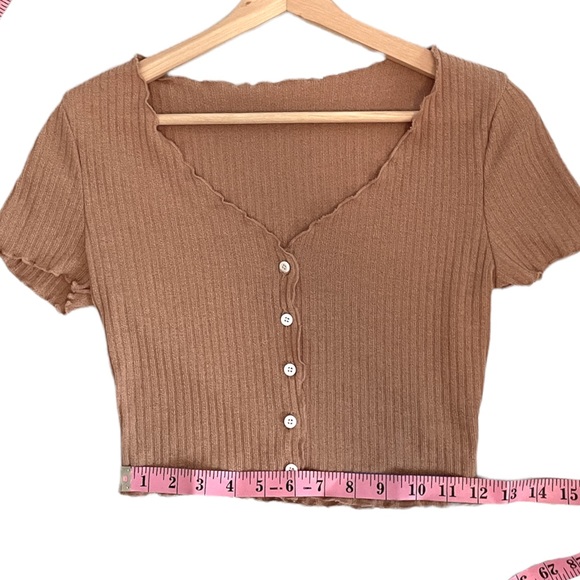 SHEIN Short Sleeve Button Down Crop Top - Picture 4 of 5